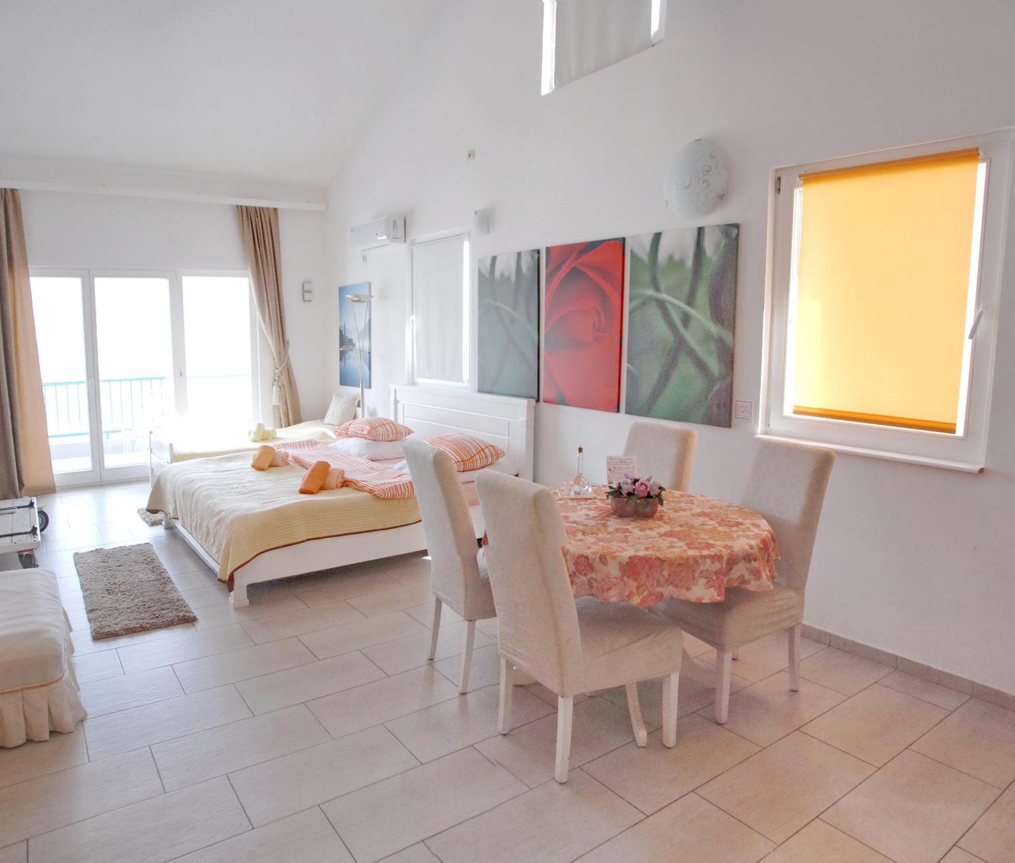 Apartments Inspiration Будва Стая снимка
