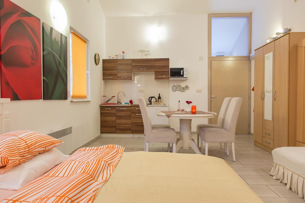 Apartments Inspiration Будва Стая снимка